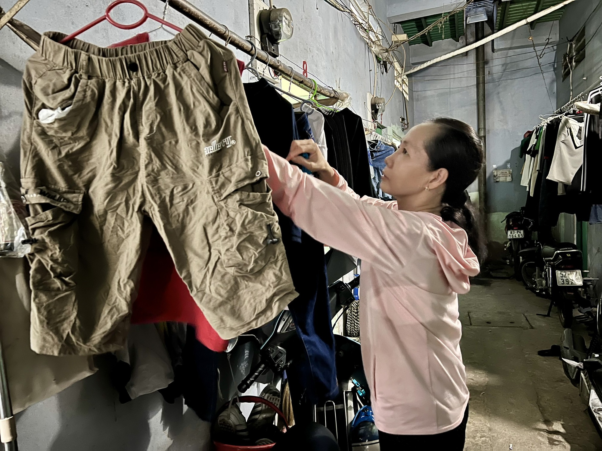 Công nhân lo lắng trước quy định phòng trọ có diện tích ít nhất 5m2/người - Ảnh 1