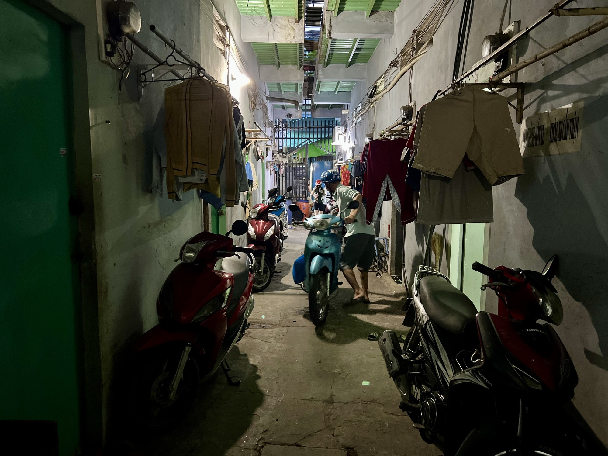 Công nhân lo lắng trước quy định phòng trọ có diện tích ít nhất 5m2/người - Ảnh 3