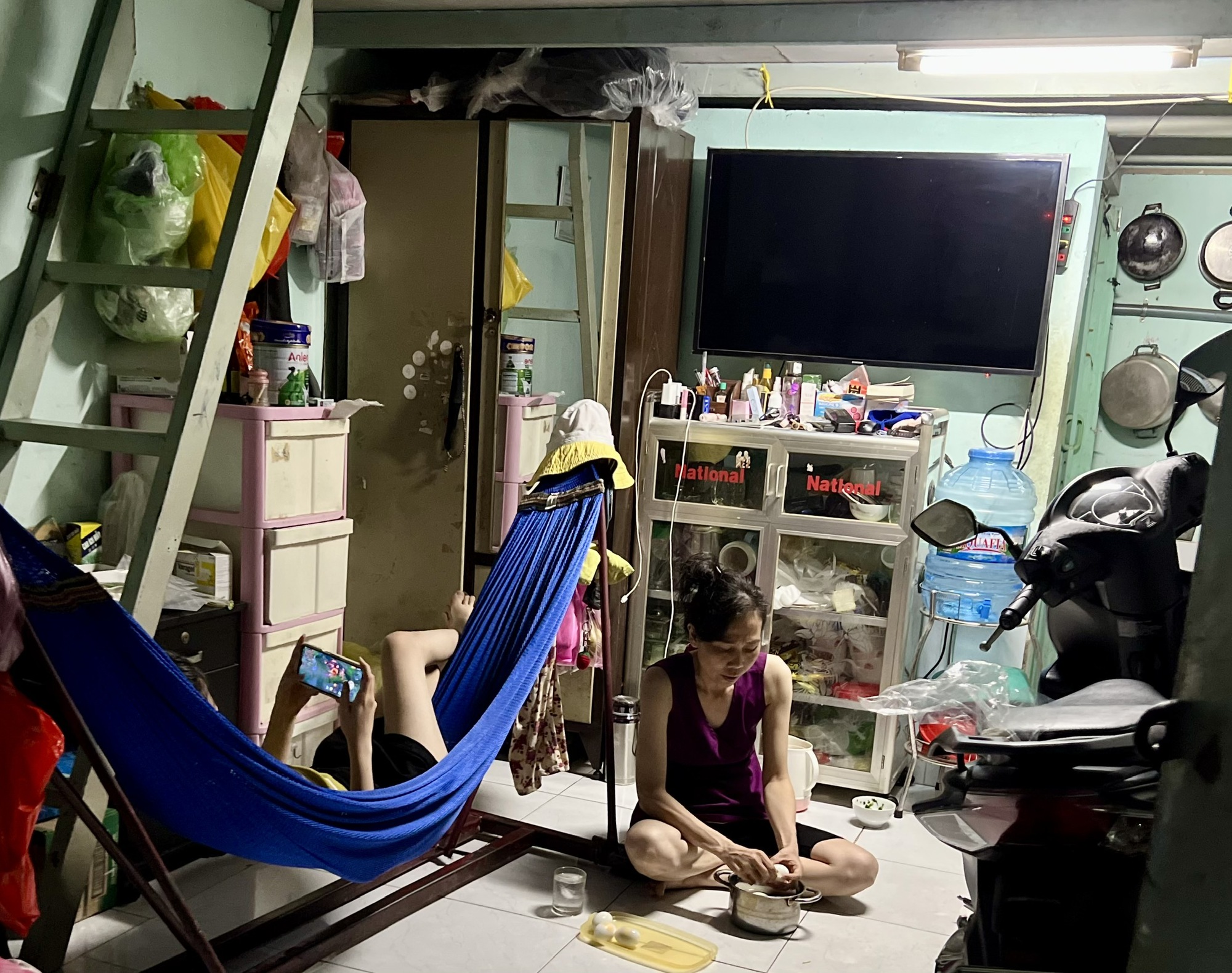 Công nhân lo lắng trước quy định phòng trọ có diện tích ít nhất 5m2/người - Ảnh 2