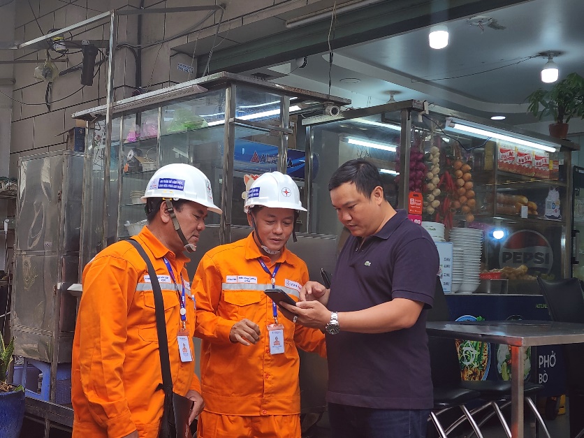 Tiền điện sinh hoạt ở TP HCM giảm mạnh - Ảnh 1