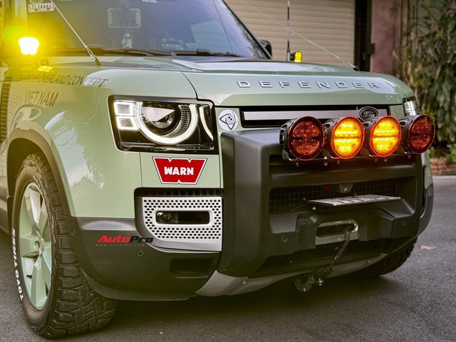 Dân chơi Bình Dương độ lại Land Rover Defender 7 tỷ đồng: Tốn gần 700 triệu, toàn đồ chính hãng, chuẩn bị cho hành trình vòng quanh thế giới - Ảnh 2