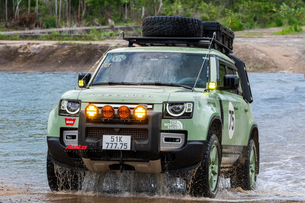 Dân chơi Bình Dương độ lại Land Rover Defender 7 tỷ đồng: Tốn gần 700 triệu, toàn đồ chính hãng, chuẩn bị cho hành trình vòng quanh thế giới - Ảnh 9