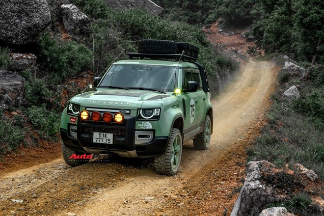 Dân chơi Bình Dương độ lại Land Rover Defender 7 tỷ đồng: Tốn gần 700 triệu, toàn đồ chính hãng, chuẩn bị cho hành trình vòng quanh thế giới - Ảnh 12