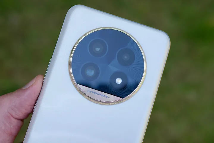 Không phải Samsung hay iPhone, đây có lẽ là chiếc điện thoại đẹp nhất 2024: Giá cũng rẻ không ngờ - Ảnh 3