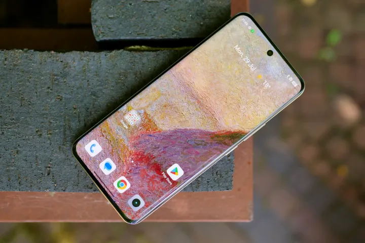 Không phải Samsung hay iPhone, đây có lẽ là chiếc điện thoại đẹp nhất 2024: Giá cũng rẻ không ngờ - Ảnh 1