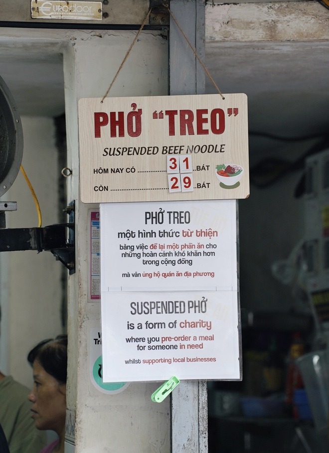 Hương vị phở "treo" nghĩa tình Hà Nội: Khách nước ngoài đến vì ngon ngỡ ngàng, tuyệt đối không được làm việc này khi ăn - Ảnh 2