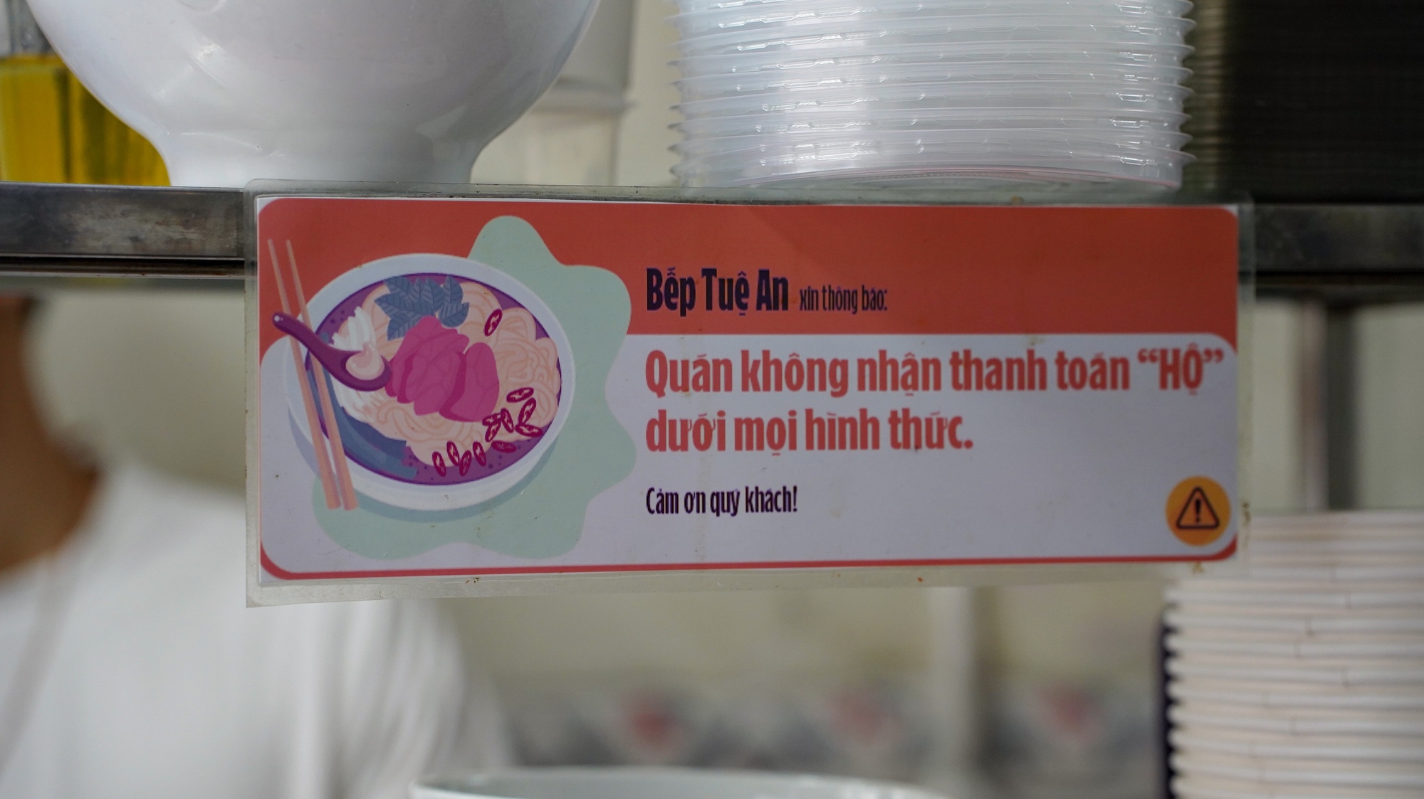 Hương vị phở "treo" nghĩa tình Hà Nội: Khách nước ngoài đến vì ngon ngỡ ngàng, tuyệt đối không được làm việc này khi ăn - Ảnh 24