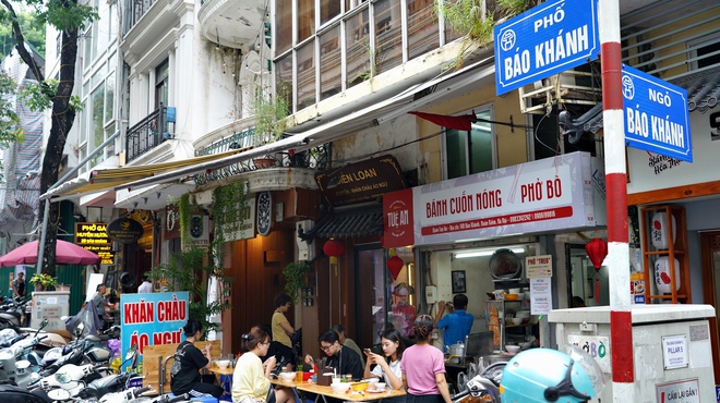 Hương vị phở "treo" nghĩa tình Hà Nội: Khách nước ngoài đến vì ngon ngỡ ngàng, tuyệt đối không được làm việc này khi ăn - Ảnh 28