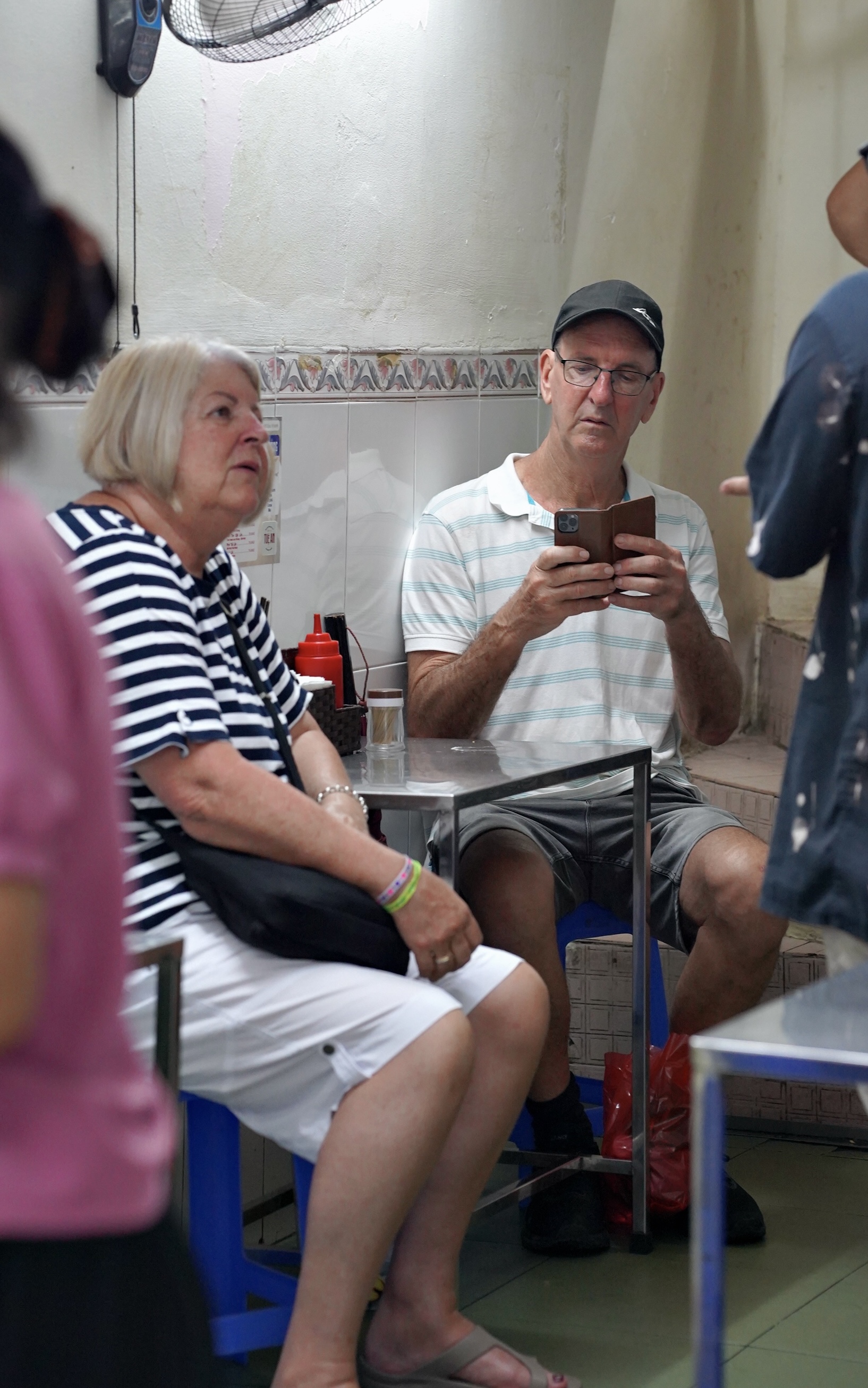 Hương vị phở "treo" nghĩa tình Hà Nội: Khách nước ngoài đến vì ngon ngỡ ngàng, tuyệt đối không được làm việc này khi ăn - Ảnh 23