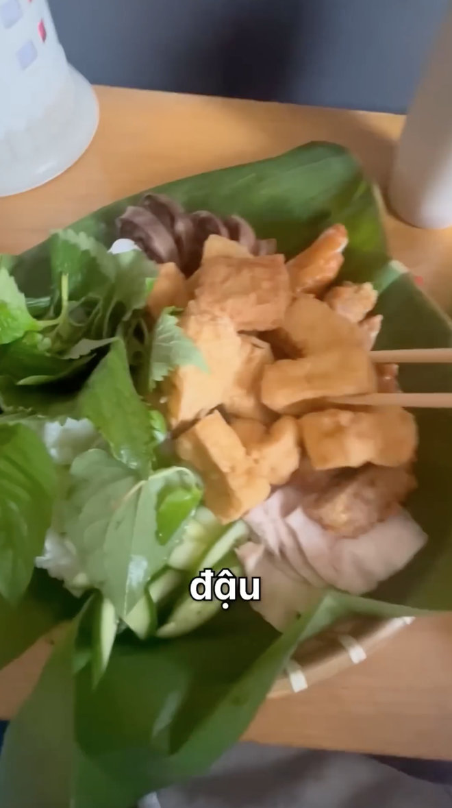 Chàng trai Việt ở Mỹ chi tận 1,6 triệu, đi gần 200km chỉ để ăn bún đậu mắm tôm "đắt nhất thế giới" - Ảnh 9