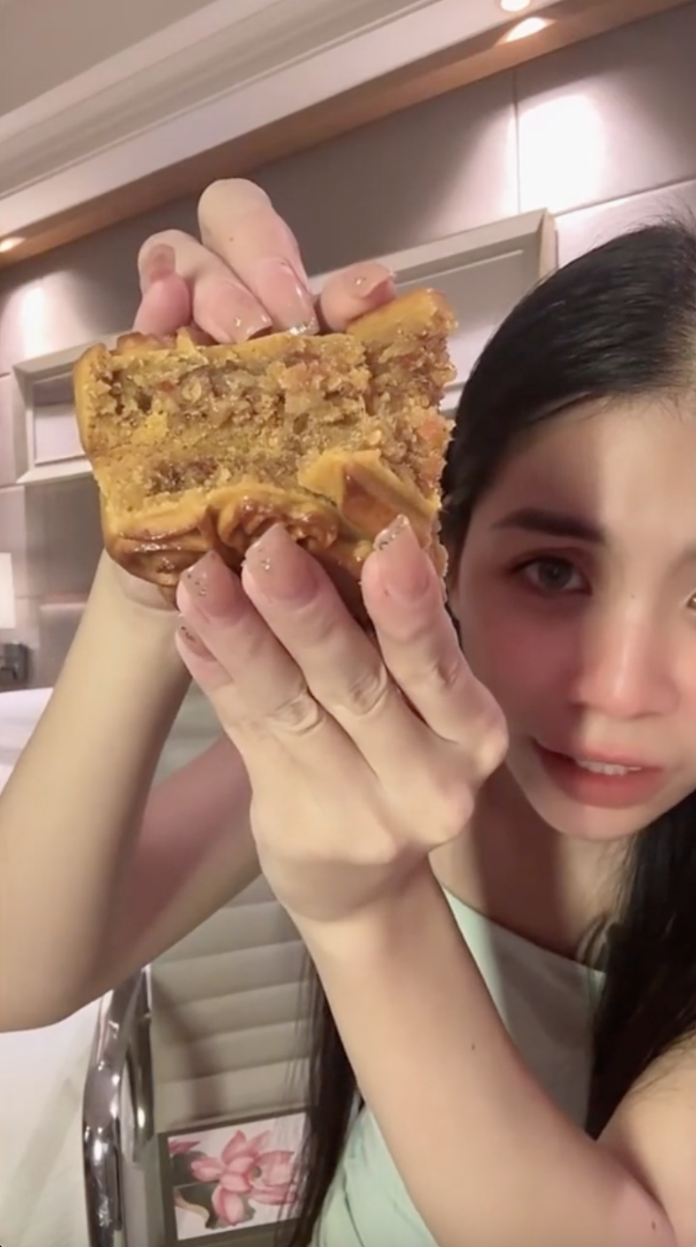 Khó mua hơn cả táo đỏ Hằng Du Mục, sản phẩm này của Quang Linh Vlogs đang khiến dân tình "chao đảo" - Ảnh 5