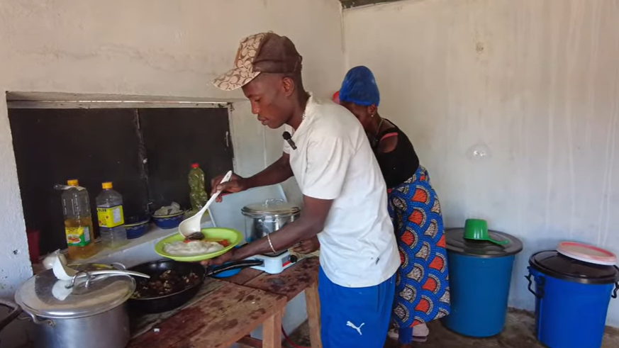 Lindo khai trương quán ăn ở Angola: Có món trứ danh Việt Nam, nhìn lượng khách tìm đến dự đoán sắp giàu to - Ảnh 2