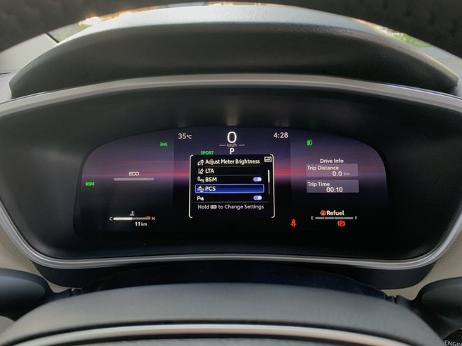 Toyota Corolla Altis giảm tới 80 triệu tại đại lý: Sản xuất 2023, bản giữa thấp hơn Civic tiêu chuẩn - Ảnh 6