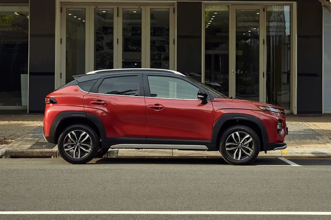 Toyota Starlet Cross 2024 ra mắt: Giá quy đổi từ 414 triệu đồng, đấu Sonet bằng công nghệ, ngoại hình hấm hố hơn Raize - Ảnh 4