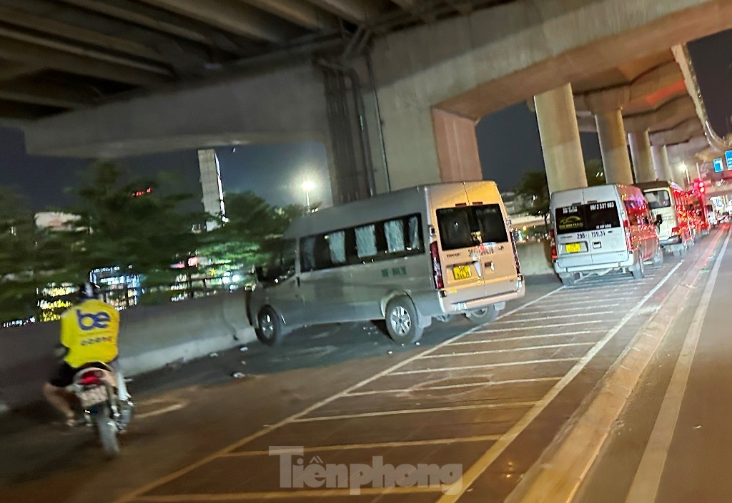 Bãi xe lậu 'bủa vây' 8 ga tàu điện Nhổn - ga Hà Nội - Ảnh 7