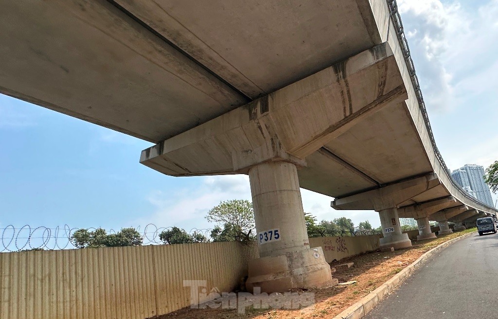 Bãi xe lậu 'bủa vây' 8 ga tàu điện Nhổn - ga Hà Nội - Ảnh 5