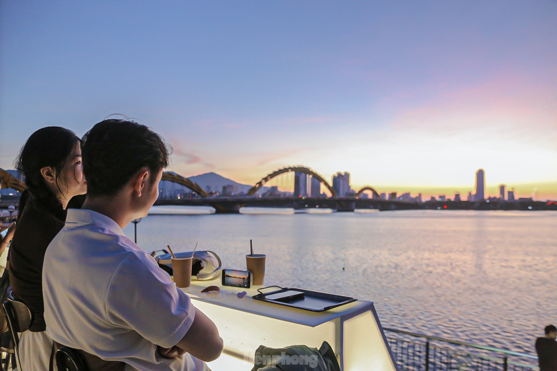 Đi xếp hàng uống cà phê từ 4 giờ sáng ở Đà Nẵng - Ảnh 10