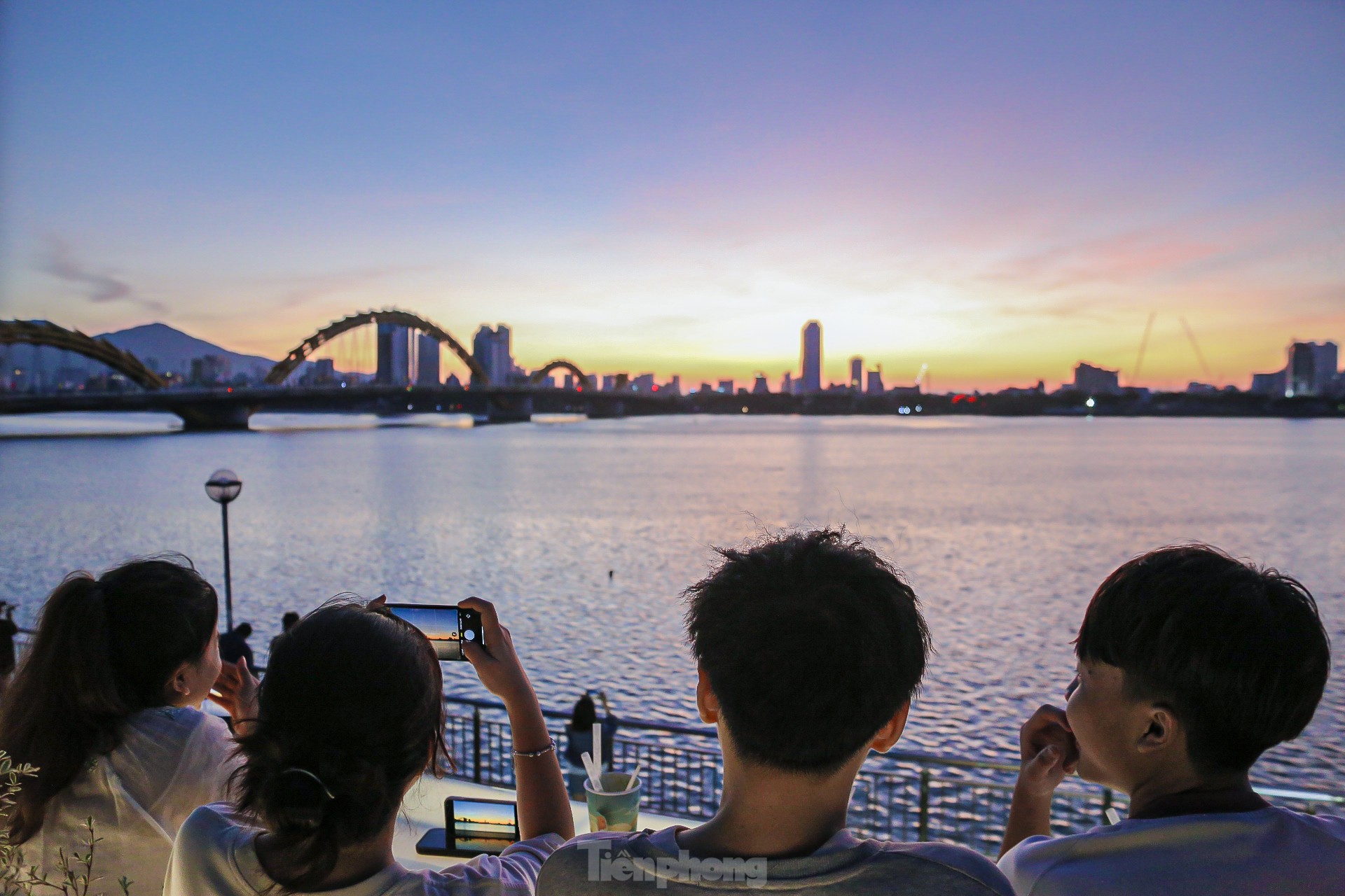 Đi xếp hàng uống cà phê từ 4 giờ sáng ở Đà Nẵng - Ảnh 11