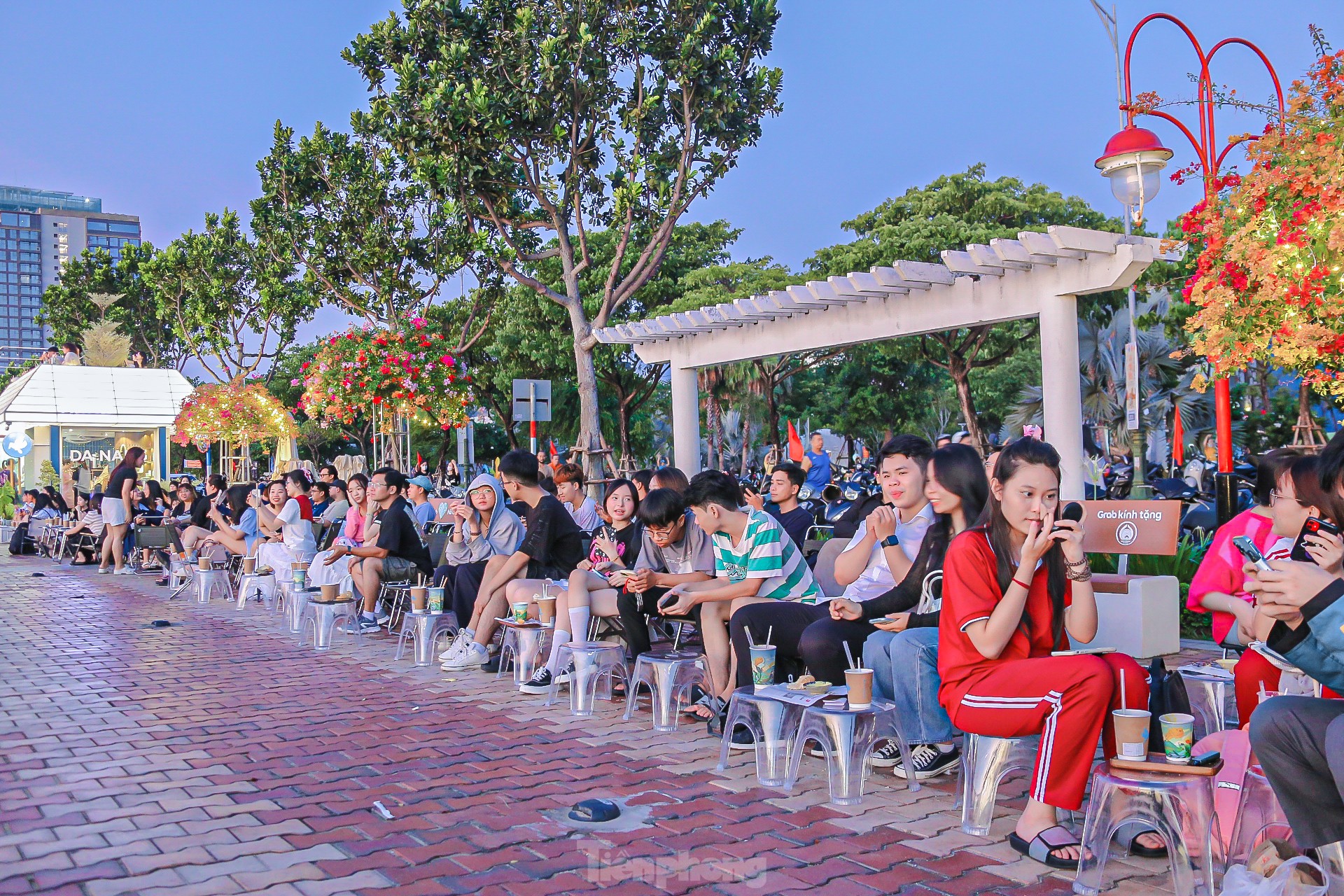 Đi xếp hàng uống cà phê từ 4 giờ sáng ở Đà Nẵng - Ảnh 5