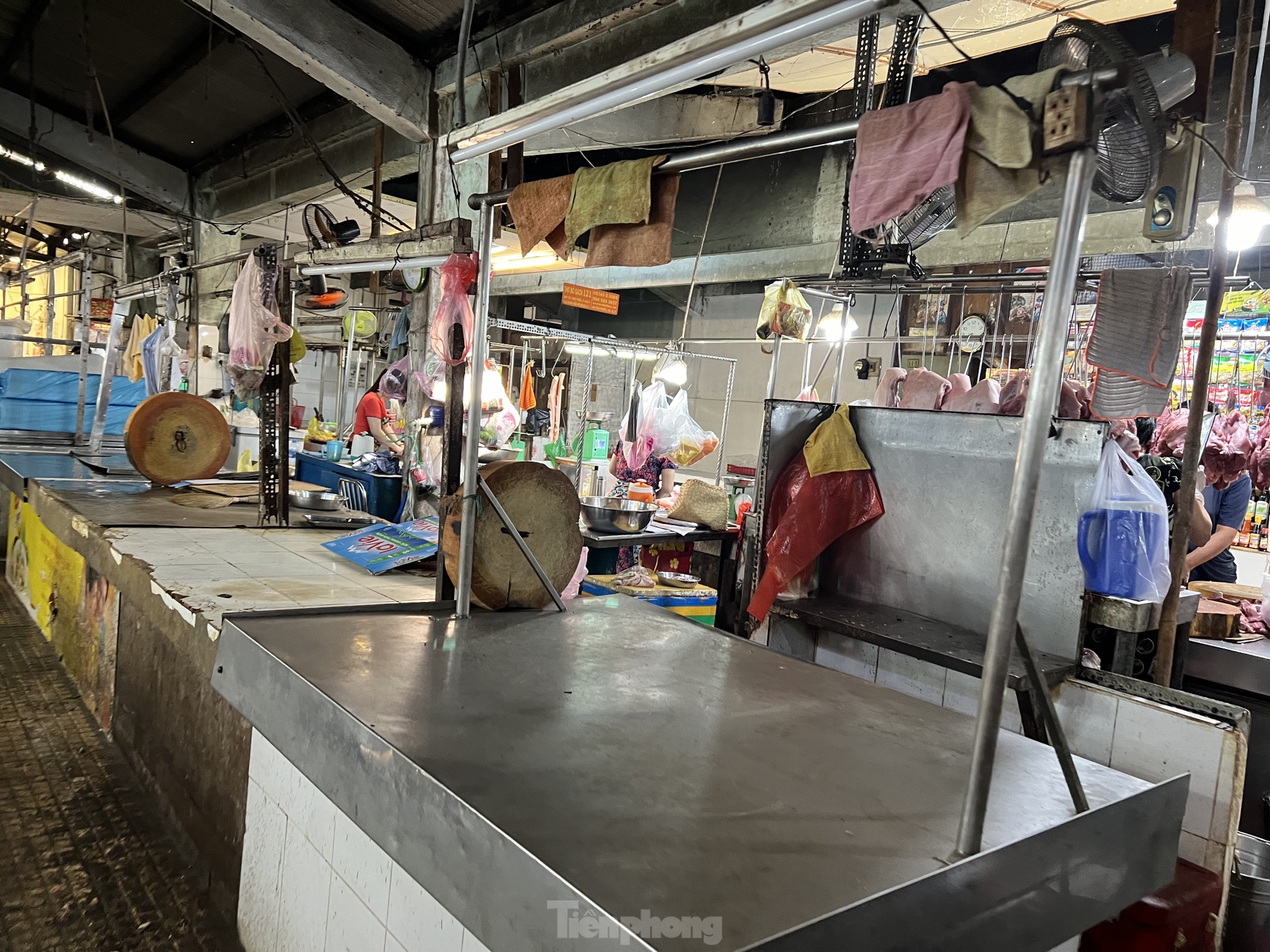 Tiểu thương TPHCM mỏi mắt ngóng khách dịp Rằm tháng 7 - Ảnh 12