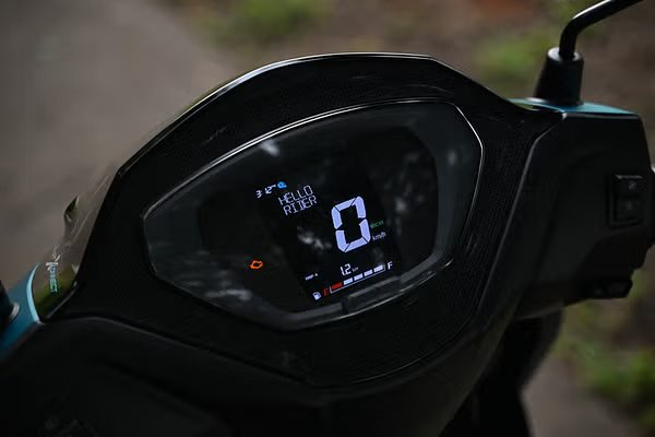 "Xe ga quốc dân" giá 20 triệu đồng ra mắt: Sở hữu thiết kế hiện đại, màn LCD, trang bị vượt Vision - Ảnh 3