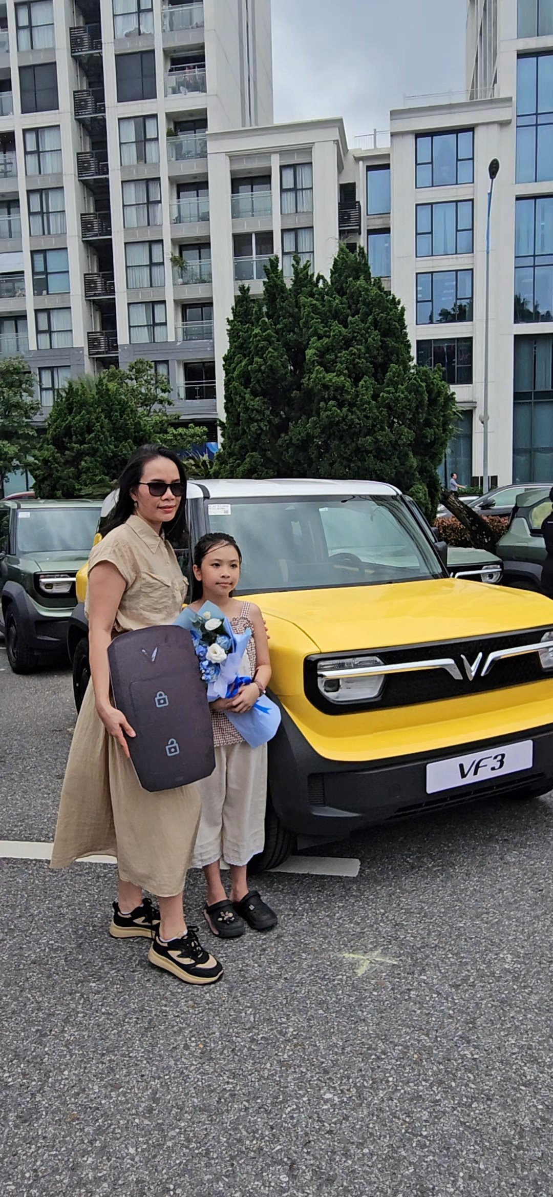 Những vị khách đầu tiên nhận VinFast VF 3: người lần đầu tiên sử dụng xe điện, người chốt mua chỉ trong một nốt nhạc - Ảnh 2