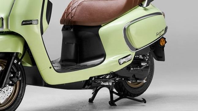 Tham vọng cạnh tranh Vespa, Suzuki trình làng xe ga mới thiết kế cực đẹp, giá tương đương 28 triệu đồng - Ảnh 1
