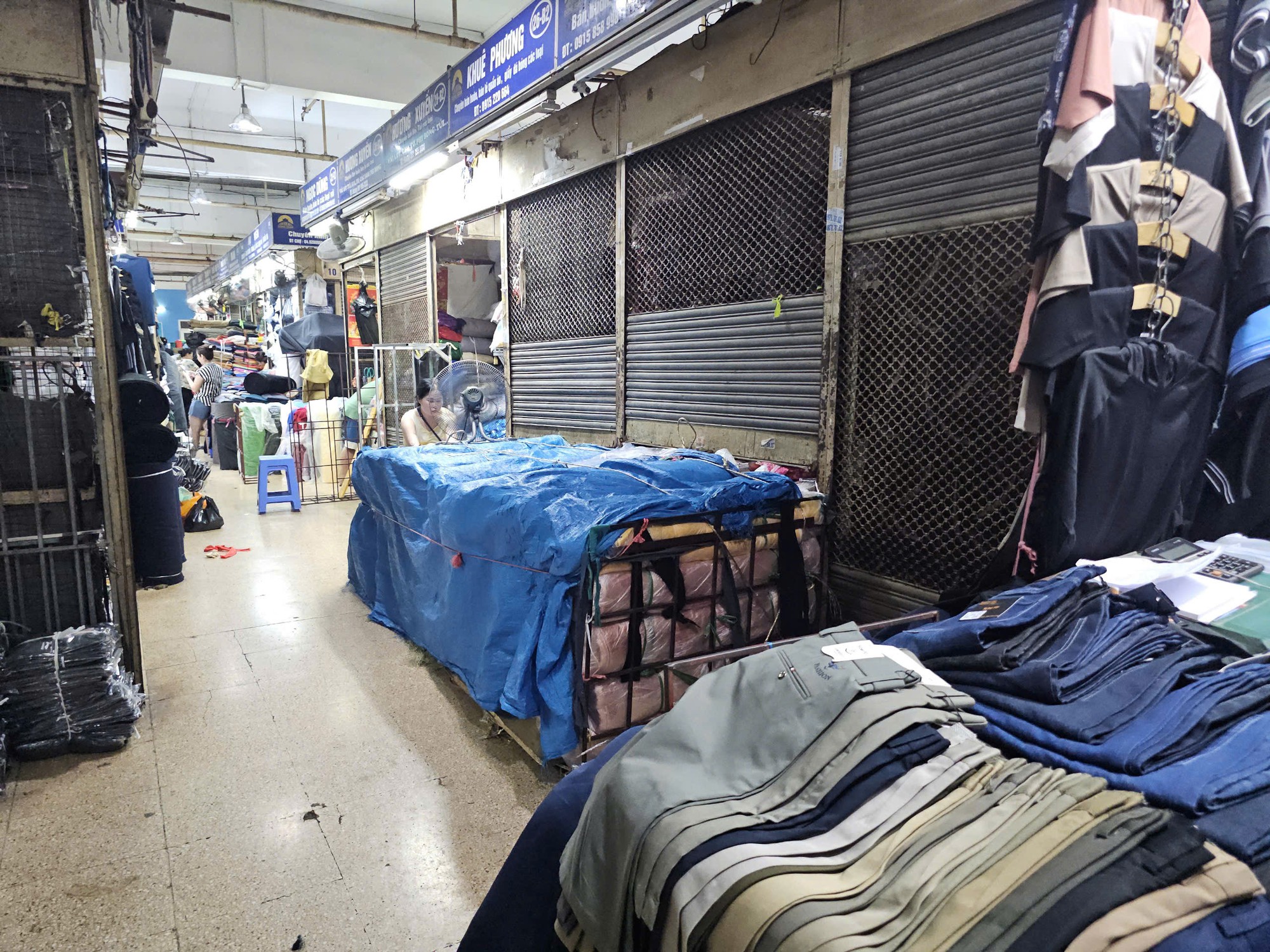 Hắt hiu chợ truyền thống Hà Nội - Ảnh 2