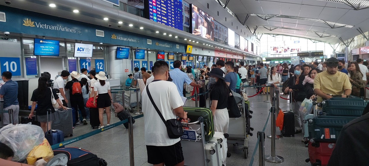 Bất ngờ khi tìm vé máy bay du lịch cuối hè - Ảnh 1