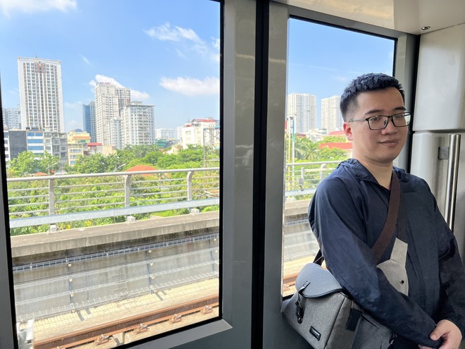 Hình ảnh khó tin ở tuyến metro đắt thứ nhì Việt Nam: Khách chật kín và thích thú vì một điều chưa từng có - Ảnh 15