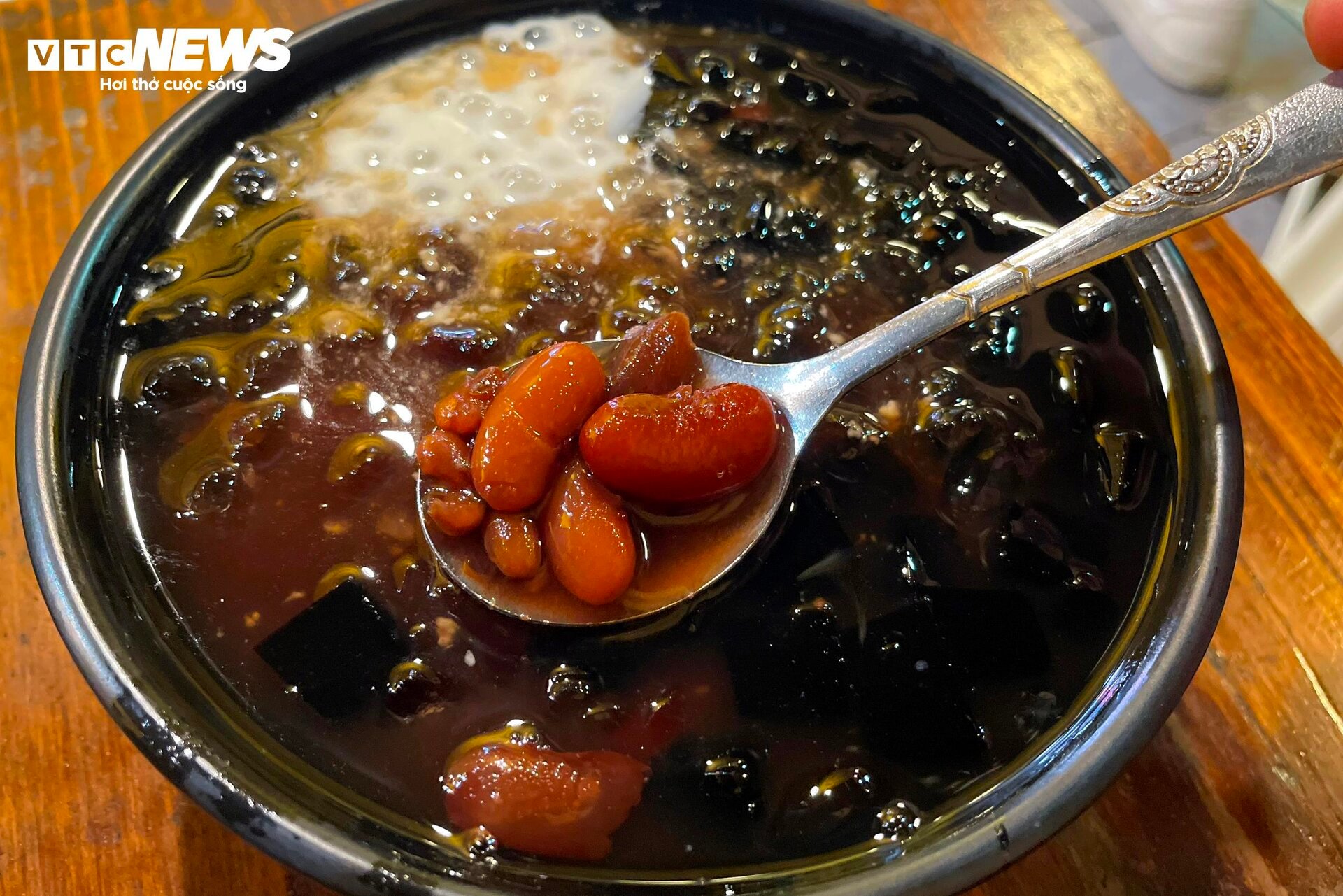 Chè đậu đỏ 'thoát ế' bất ngờ 'ế khách' ngày Thất tịch - Ảnh 1