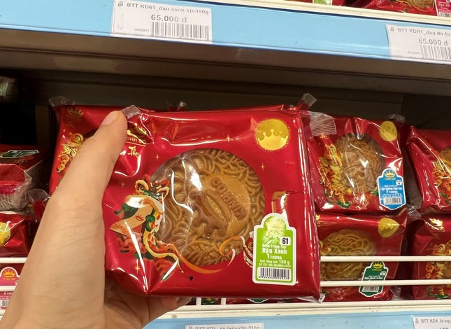 Bánh trung thu giá bình dân lên ngôi ở TPHCM - Ảnh 2