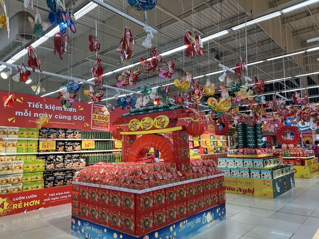 Bánh trung thu giá bình dân lên ngôi ở TPHCM - Ảnh 3