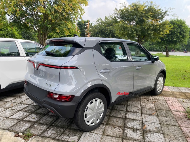 VinFast VF 5 Plus lộ bản mới: Giá thấp hơn 8 triệu đồng, mâm sắt cỡ nhỏ, phối màu sơn kiểu khác - Ảnh 7