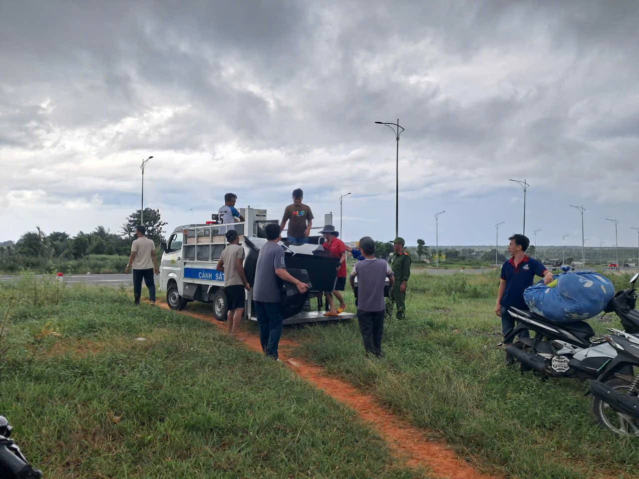 "Thủ phủ thanh long" Bình Thuận ngập nặng sau cơn mưa lớn - Ảnh 1