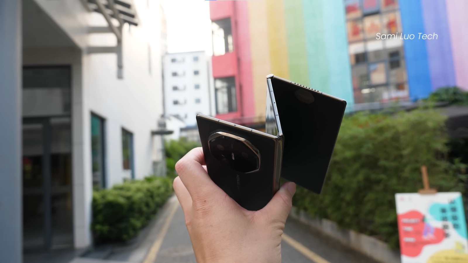 Điện thoại gập 3 khiến iPhone 16 lu mờ trong ngày ra mắt có gì? - Ảnh 18