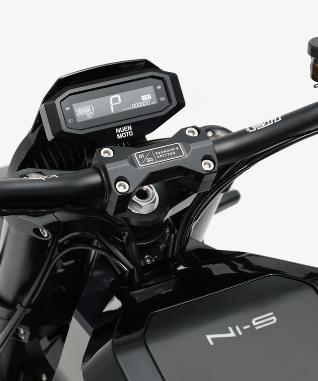 Một mẫu xe máy điện 'made in Vietnam' vừa ra mắt, có gì đặc biệt mà giá bán hơn 200 triệu đồng? - Ảnh 1