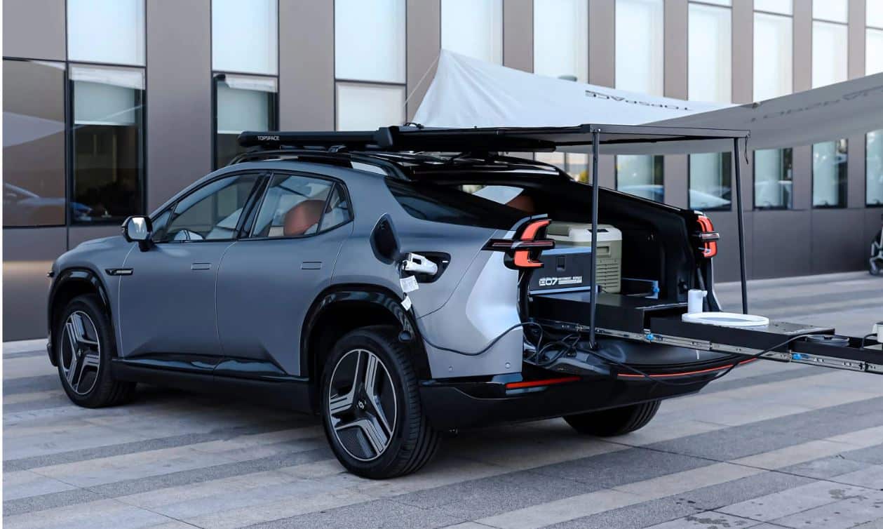 'Ông trùm' xe tải tại Việt Nam mở bán mẫu SUV có khả năng 'biến hình' thành bán tải, giá bán từ 870 triệu đồng - Ảnh 2