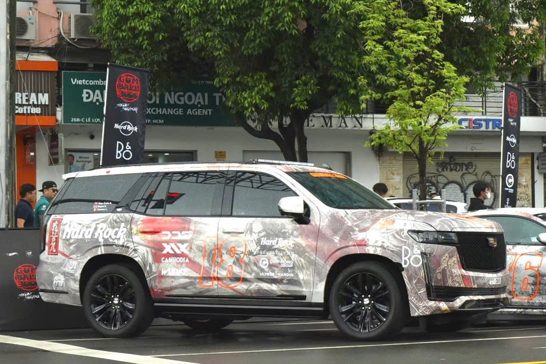 Thợ Việt bật mí hậu trường dán Escalade và G63 tại Gumball 3000: Nóng, bụi mịn, thiếu sáng, không được tháo xe, chạy đua 12 tiếng/ngày - Ảnh 1