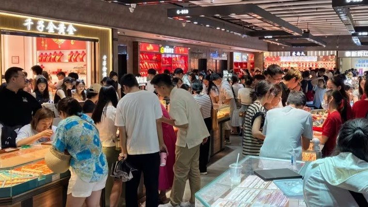 Kẻ khóc người cười trên thị trường vàng Trung Quốc khi người dân mua đến 294,6 tấn vàng, chiếm 37% toàn cầu - Ảnh 2