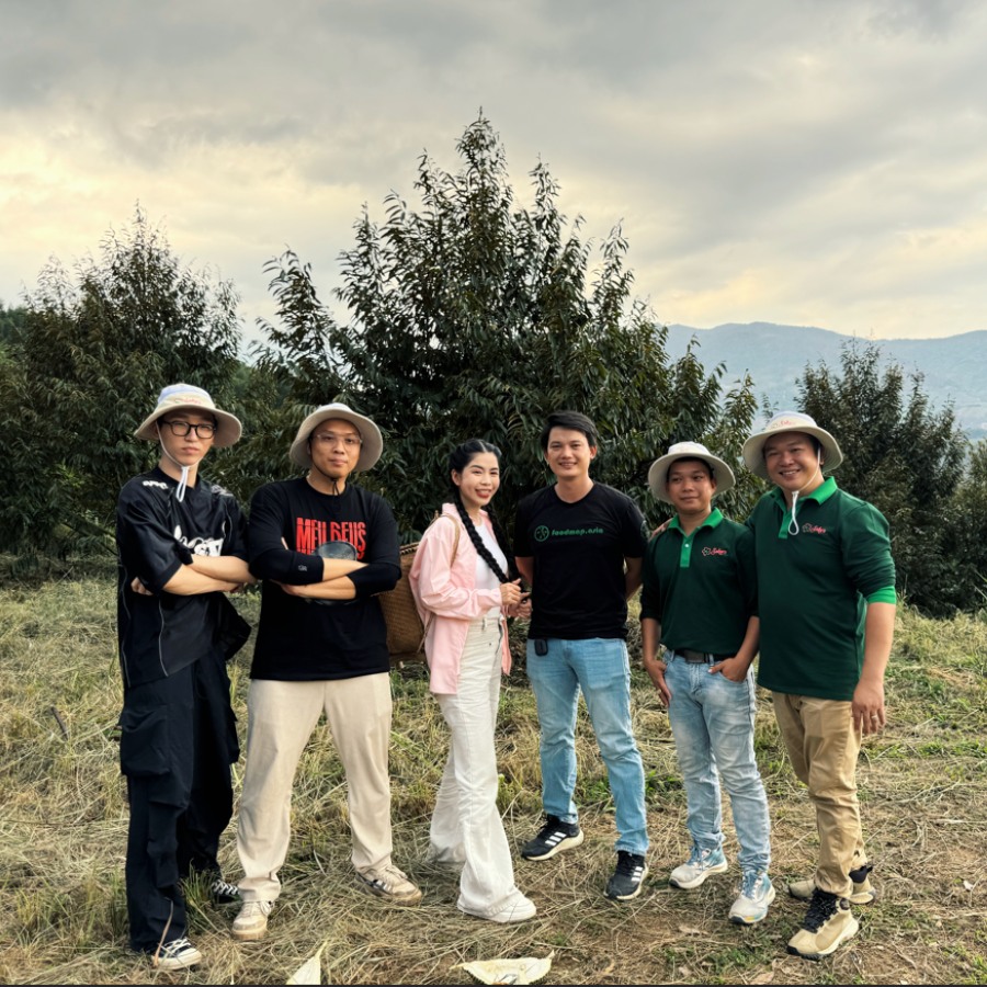 Chuyện chưa kể đằng sau phiên live '5 phút 12 tấn sầu riêng' của Hằng Du Mục: Đi từ Đắk Lắk tới Khánh Hòa tìm nguồn hàng, tới tận vườn trải nghiệm bất chấp lo ngại sức khỏe - Ảnh 1