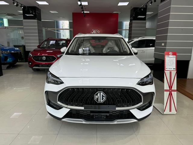Đại lý xả kho MG HS sản xuất 2023: Giá thực tế chỉ từ 535 triệu đồng, SUV hạng C rẻ ngang Kia Sonet - Ảnh 3