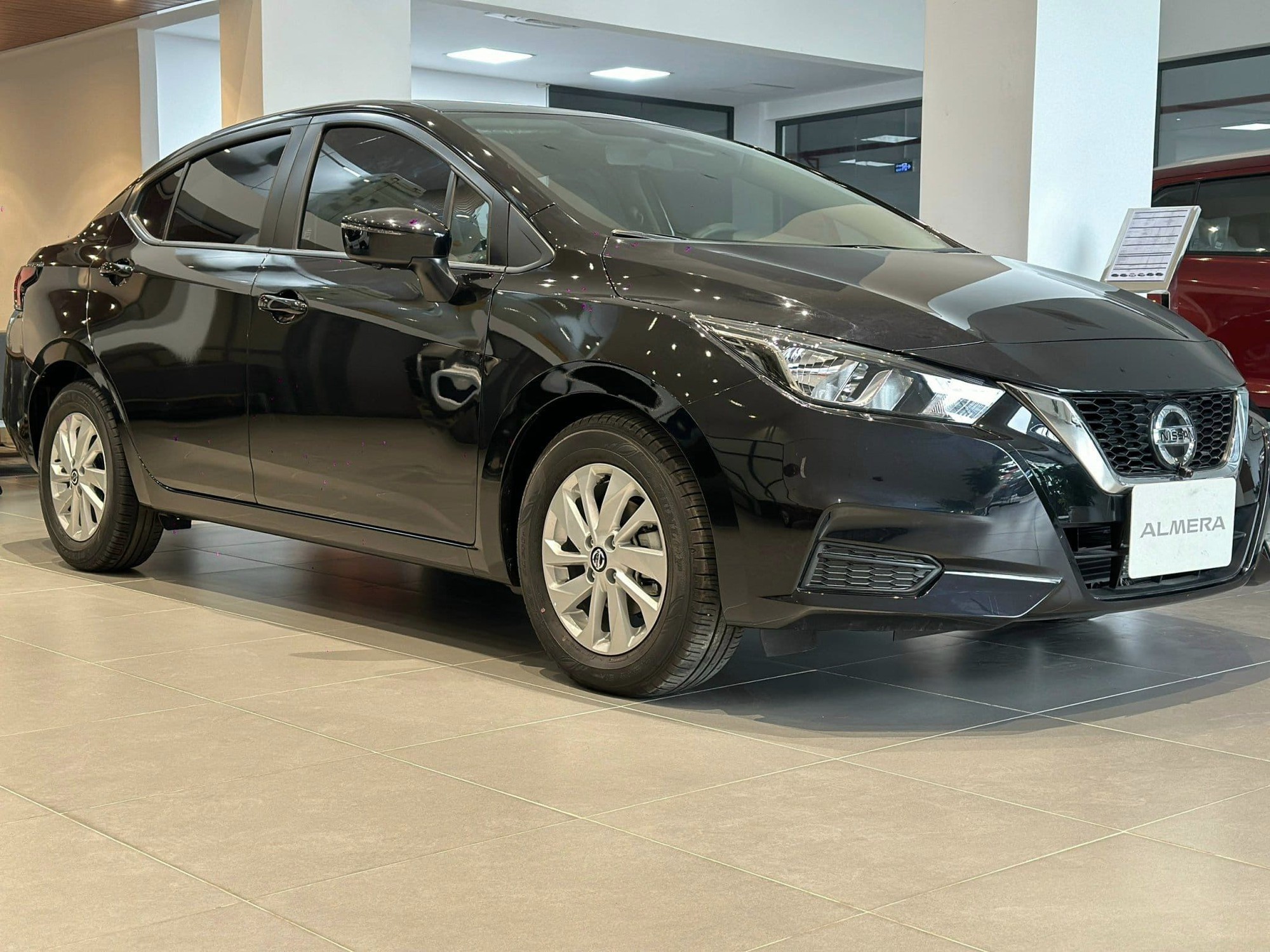 Nissan Almera giảm giá mạnh tại đại lý trước khi ra mắt bản mới: Giảm sâu nhất 130 triệu, bản 'full' còn 465 triệu đồng, tiệm cận giá i10 - Ảnh 4