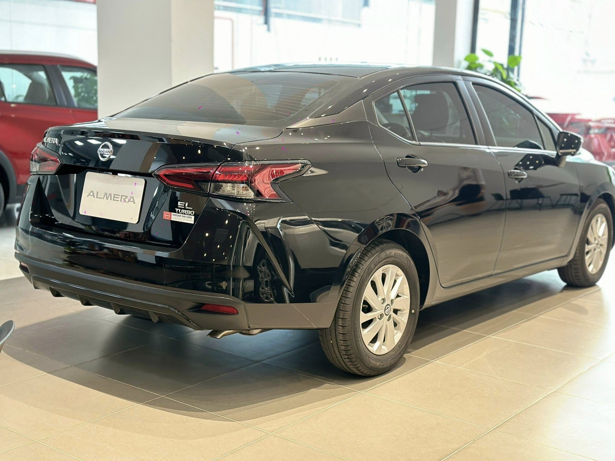 Nissan Almera giảm giá mạnh tại đại lý trước khi ra mắt bản mới: Giảm sâu nhất 130 triệu, bản 'full' còn 465 triệu đồng, tiệm cận giá i10 - Ảnh 6