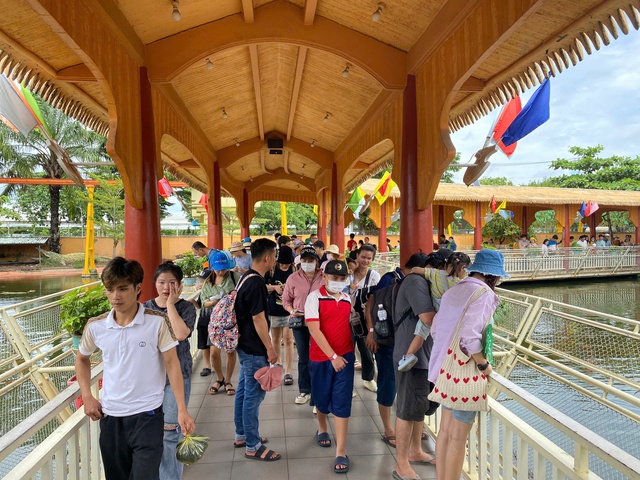 Du lịch TP.HCM thu gần 3.000 tỷ trong dịp lễ Quốc khánh - Ảnh 2