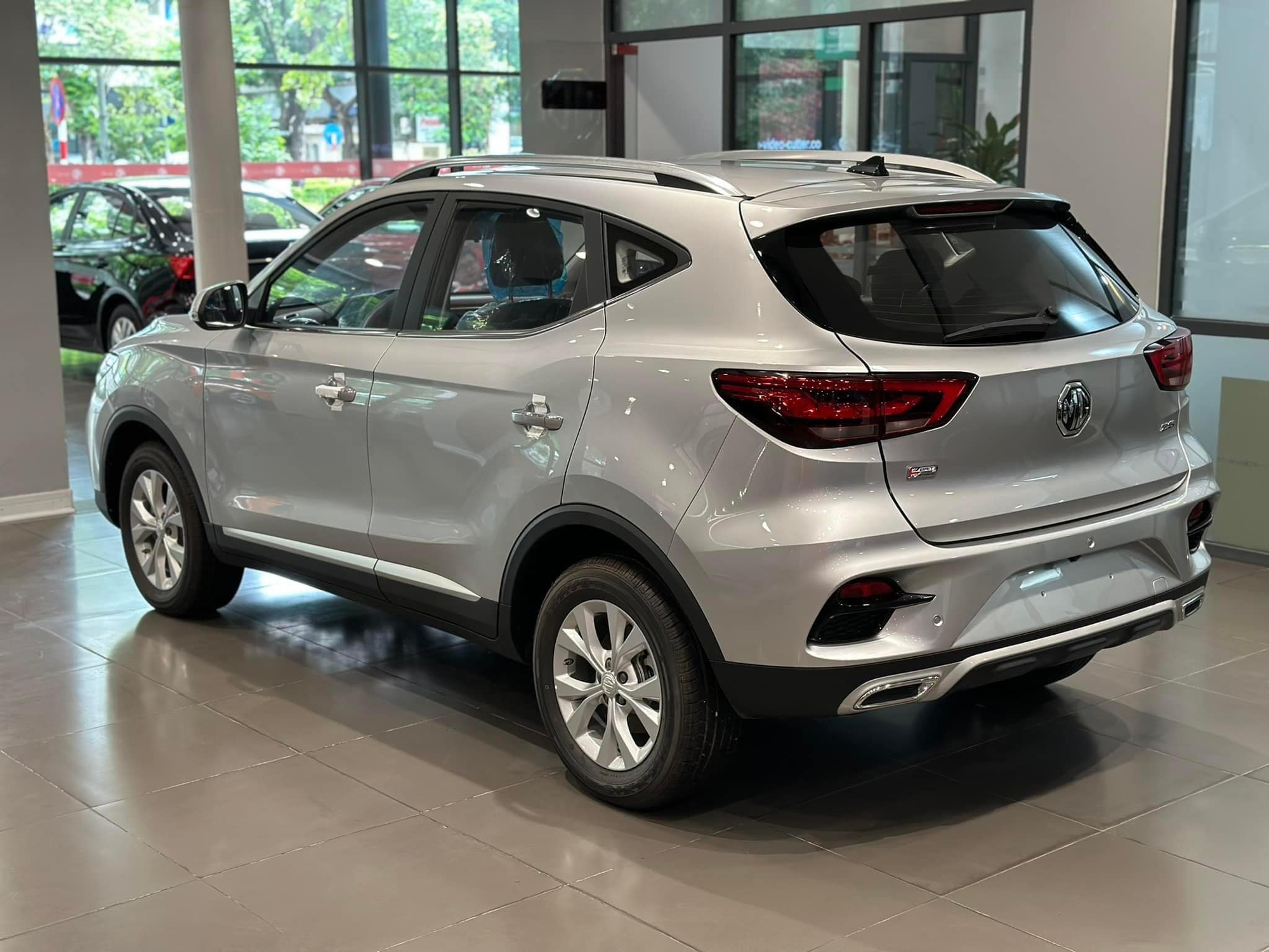 MG ZS giảm sốc 200 triệu tại đại lý: SUV hạng B nhưng giá rẻ ngang Raize, Sonet - Ảnh 5