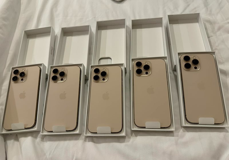 ’10 người thì 9 người hỏi iPhone 16 Pro Max vàng sa mạc, 1 người còn lại vẫn là Pro Max nhưng màu khác’, giá iPhone ‘xách tay’ giờ thế nào? - Ảnh 2