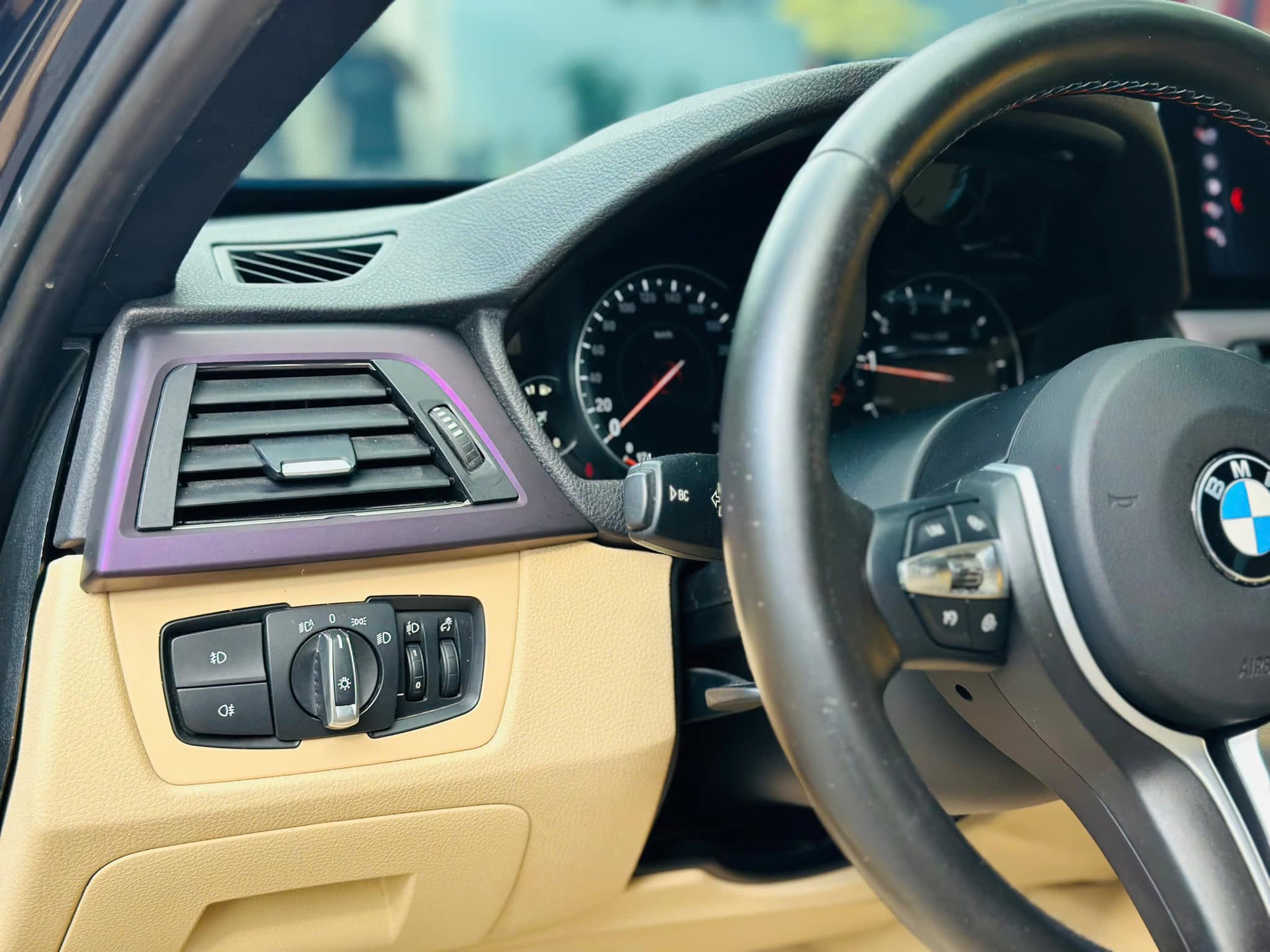 Rao BMW 320i giá gần 490 triệu, người bán cho biết 'bán đồ chơi tặng xe' vì tiền độ đã khoảng 500 triệu đồng - Ảnh 9