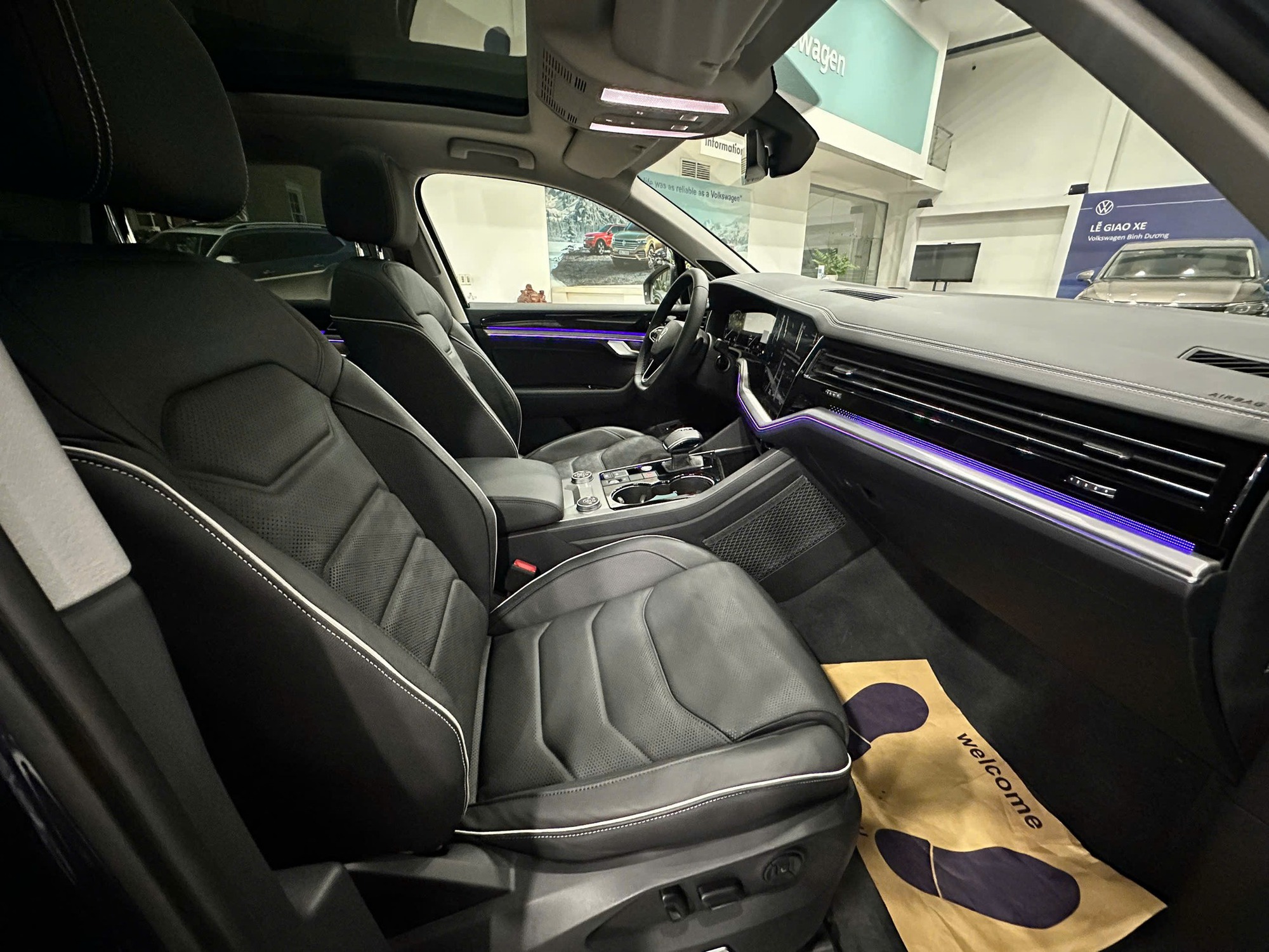 VW Touareg bản mới về đại lý: Giá 2,788 tỷ ngang GLC 300, có đèn ma trận, mâm to, treo khí nén - Ảnh 4