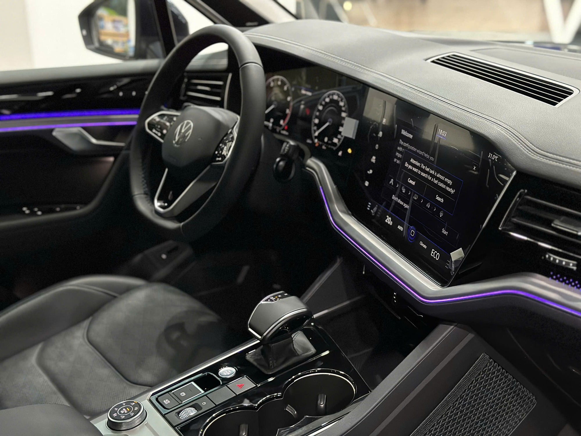 VW Touareg bản mới về đại lý: Giá 2,788 tỷ ngang GLC 300, có đèn ma trận, mâm to, treo khí nén - Ảnh 5